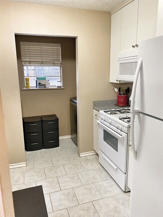 210 Avenue H, Brazoria, TX 77422 - photo 6