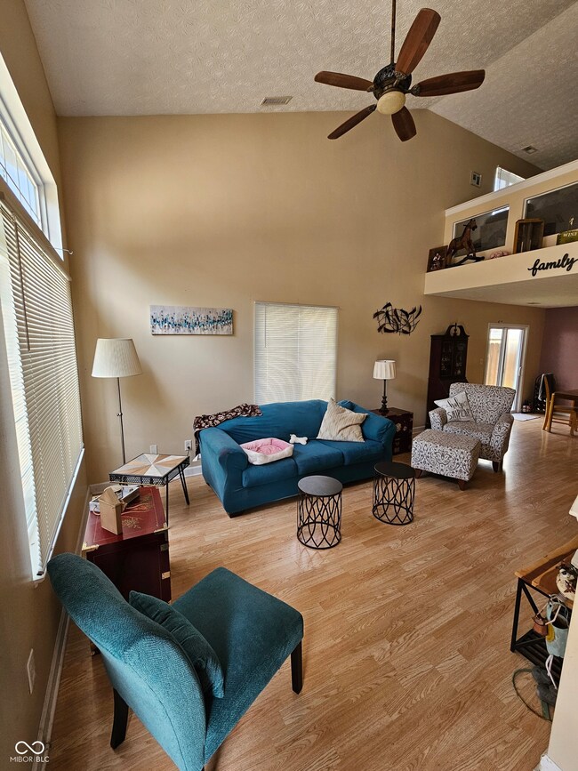 628 Cembra Dr, Greenwood, IN 46143 - photo 3