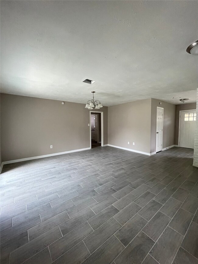 6705 Lockwood Dr, Houston, TX 77028 - photo 7