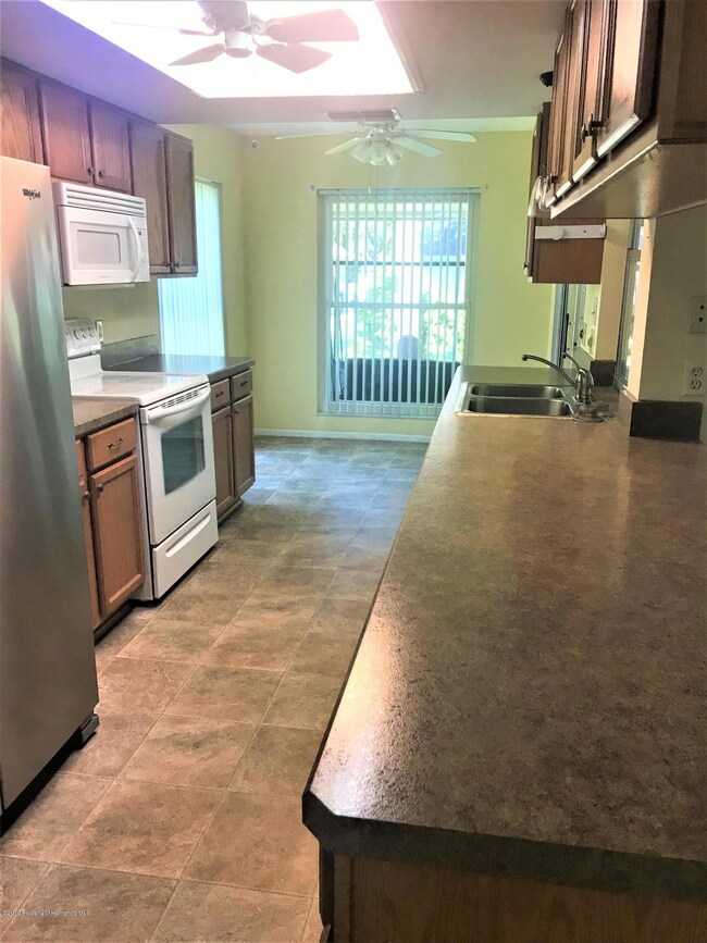 6213 Burning Tree Ln, Spring Hill, FL 34606 - photo 5