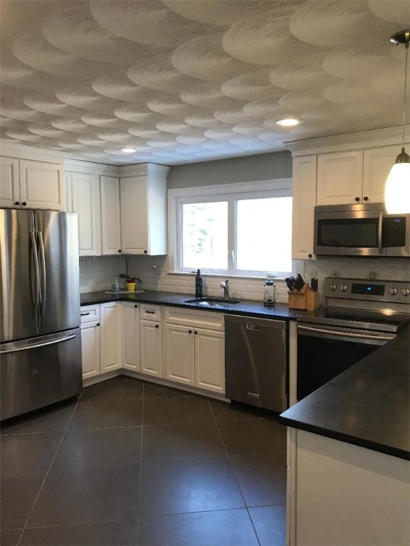 475 Rocky Hill Rd, North Scituate, RI 02857 - photo 3