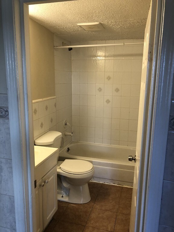 32 Wamesit St unit 1, Lowell, MA 01852 - photo 4