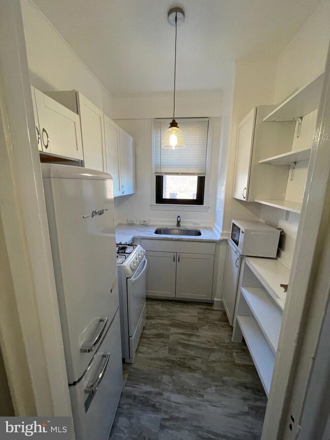 Swarthmore Condos unit 610, Washington, DC 20037 - photo 5