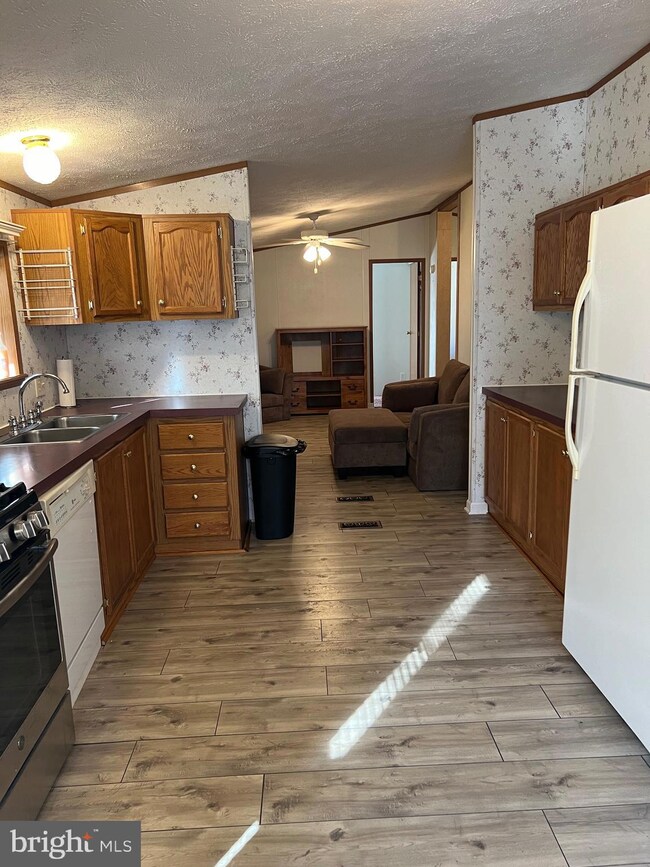 84 Edward Ln, Lothian, MD 20711 - photo 4