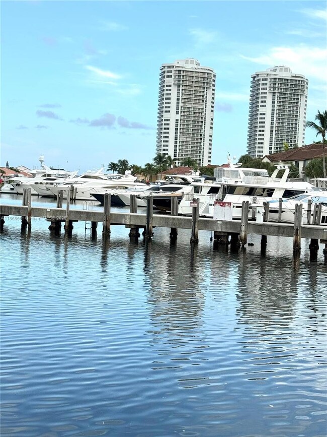 3553 Magellan Cir unit 3181, Miami, FL 33180 - photo 2