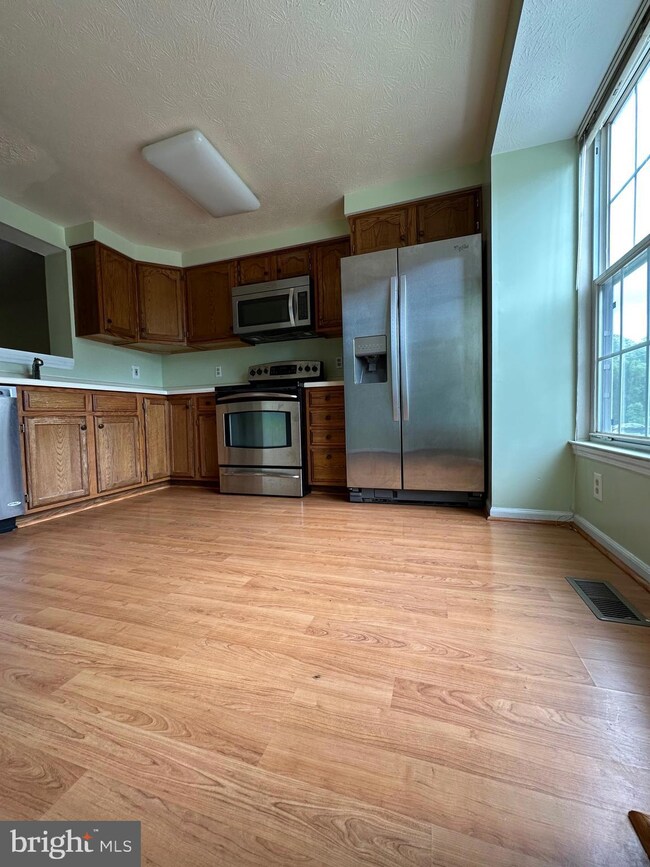 13922 Winding Ridge Ln, Centreville, VA 20121 - photo 4