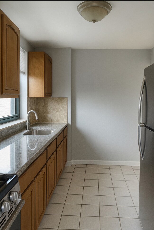210 Atlantic Ave unit B2G, Lynbrook, NY 11563 - photo 3