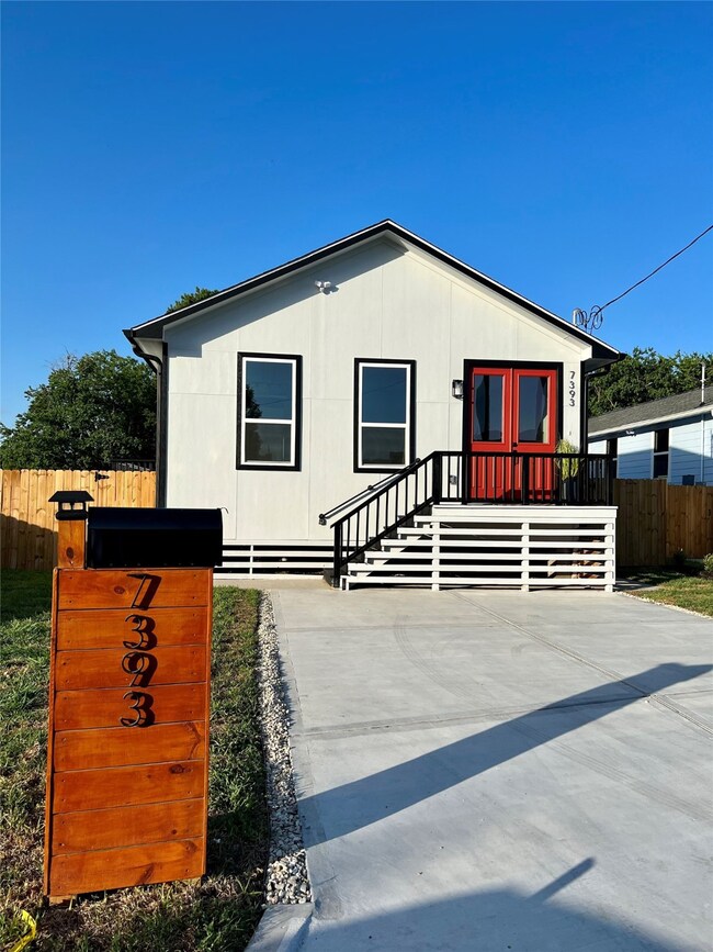 7393 Fairway Dr, Houston, TX 77087 - photo 5