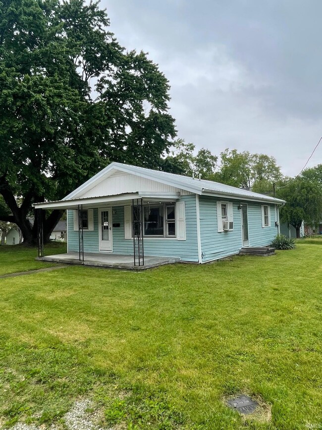 109 S 3rd St, Edwardsport, IN 47528 - photo 2