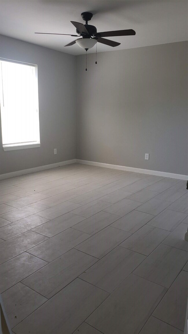 235 Hamlink Rd unit 1, Beasley, TX 77417 - photo 5