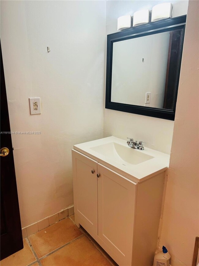 Palmetto Tower Apartments unit 805, Miami, FL 33156 - photo 5