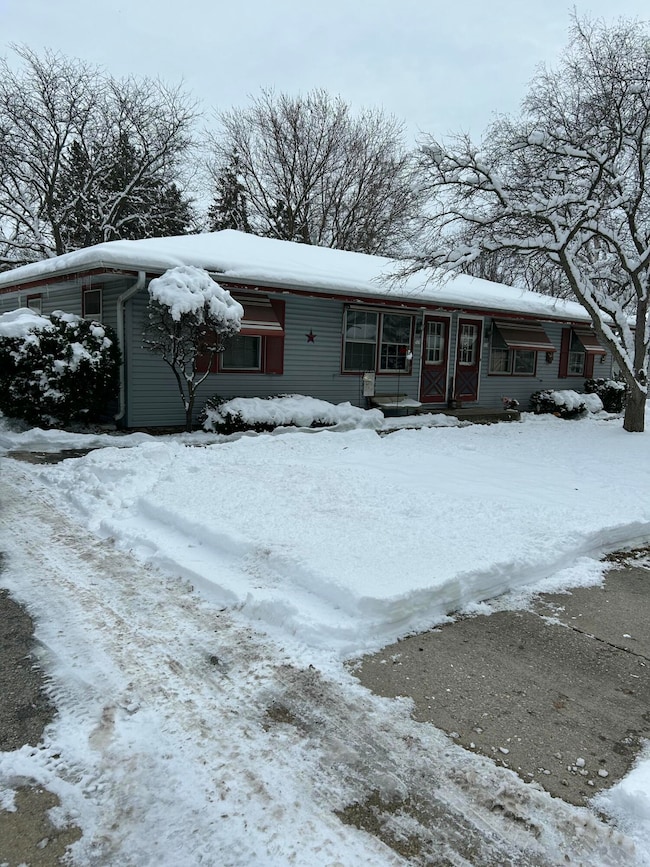 513 Bender Rd, West Bend, WI 53090 - photo 3