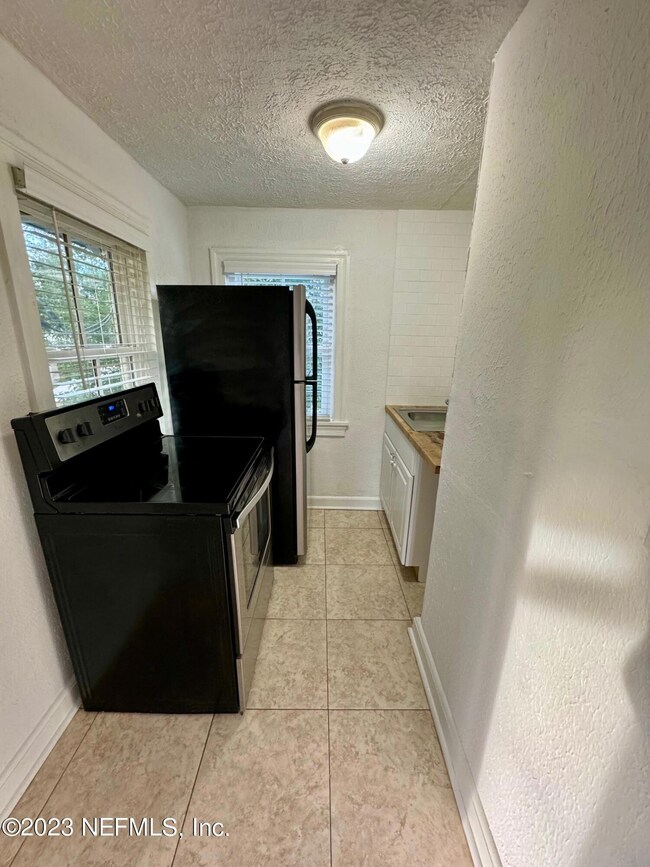 4415 St Johns Ave unit UPSTAIRS, Jacksonville, FL 32210 - photo 6