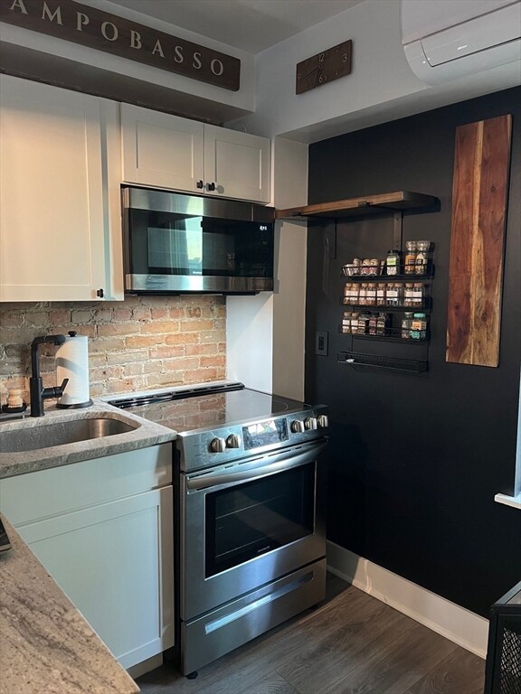 27 Swallow St unit 3, Boston, MA 02127 - photo 4