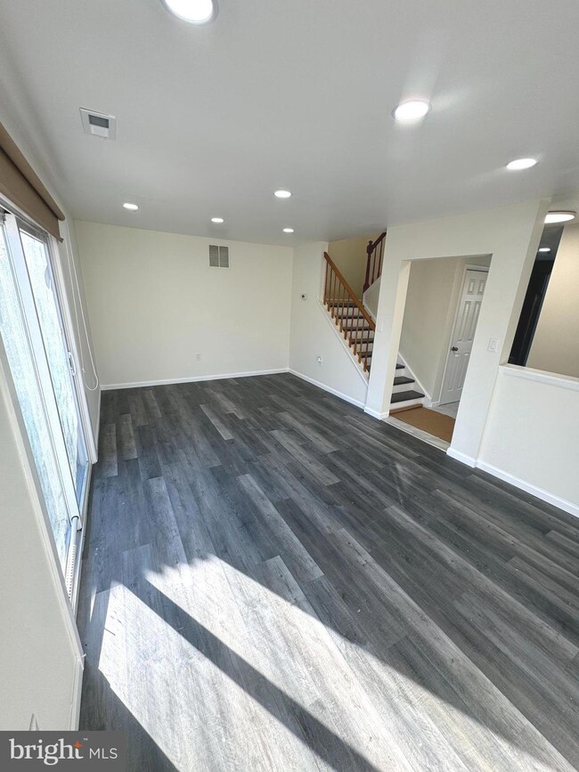 17 Spyglass Ct, East Windsor, NJ 08520 - photo 2