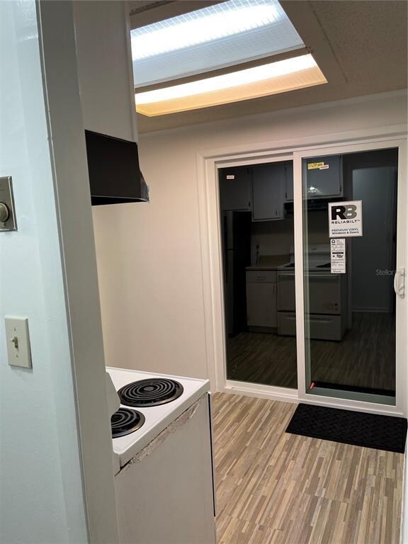 530 E Caroline St, Tavares, FL 32778 - photo 5