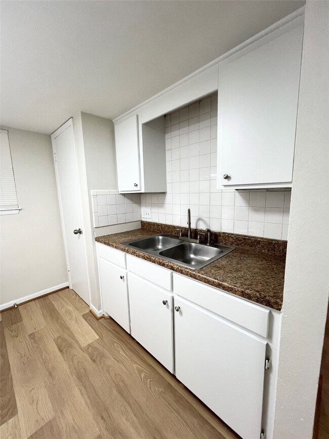 2400 5th St unit 25, Bay City, TX 77414 - photo 7