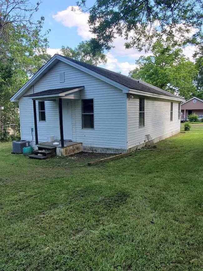 111 John St, Hazlehurst, MS 39083 - photo 4