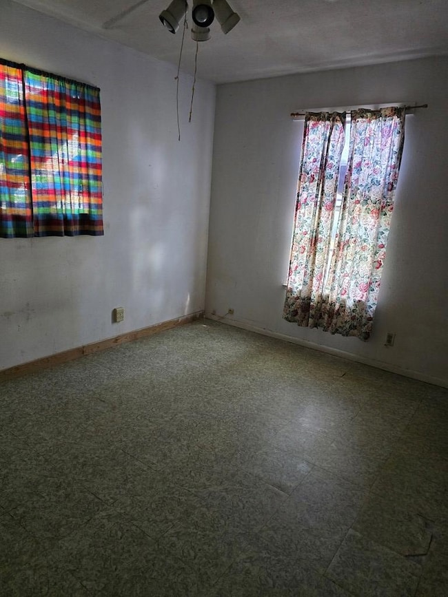 325 N Houston St, Aransas Pass, TX 78336 - photo 2