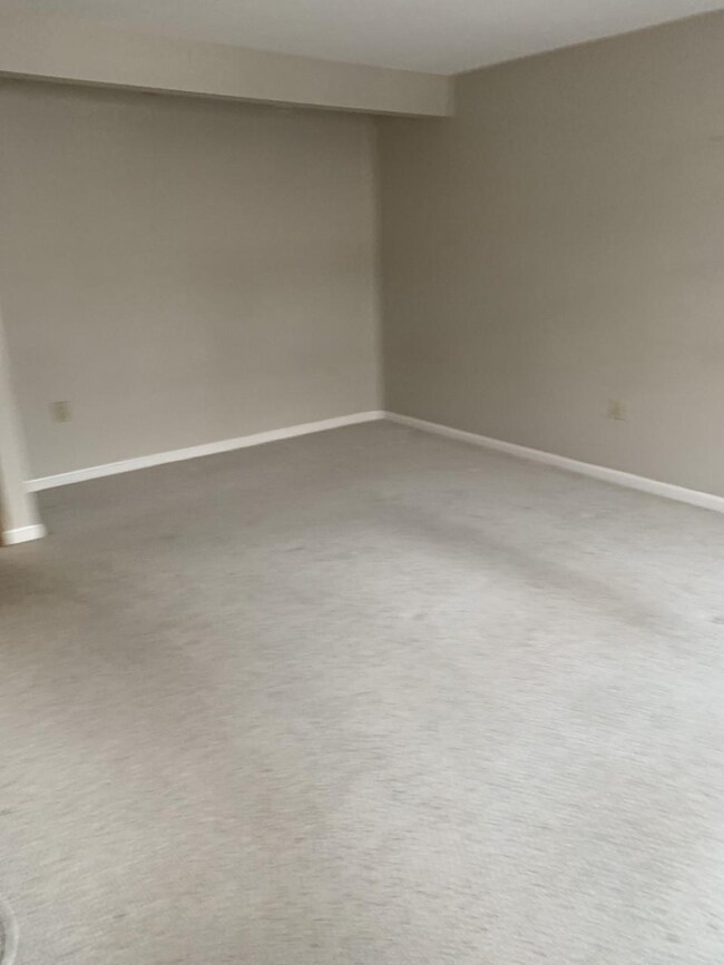 335 Circle Rd unit B002, Manchester, NH 03103 - photo 2