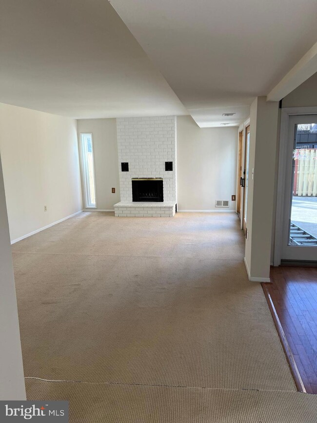 11390 Links Dr, Reston, VA 20190 - photo 4