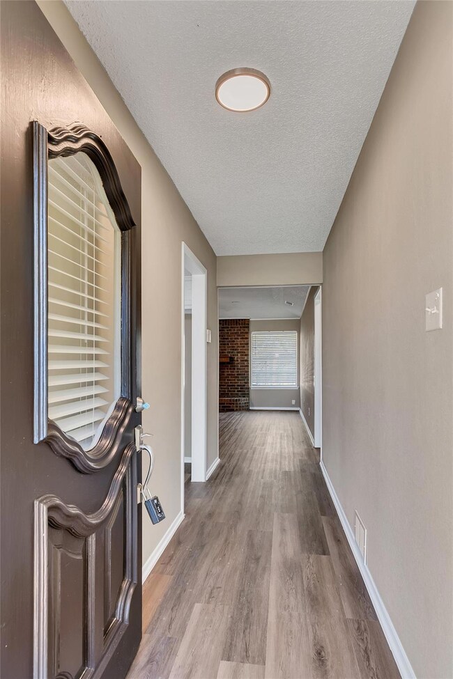 5718 Crestwood Cir E, North Richland Hills, TX 76180 - photo 6