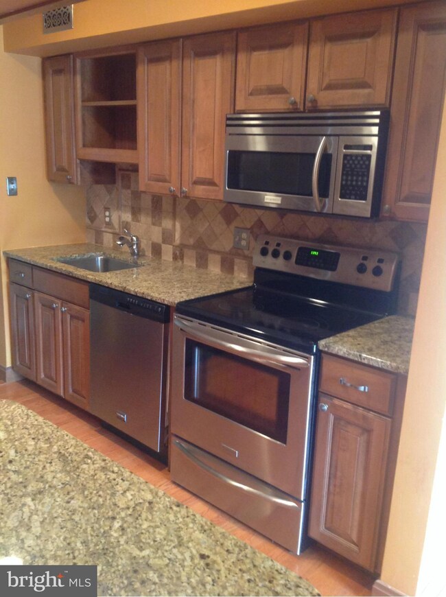 11301 Commonwealth Dr unit T1, Rockville, MD 20852 - photo 2