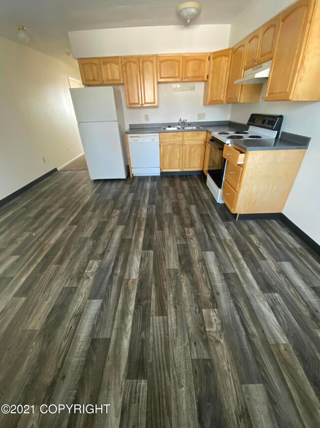 3608 Lois Dr unit 4, Anchorage, AK 99517 - photo 2