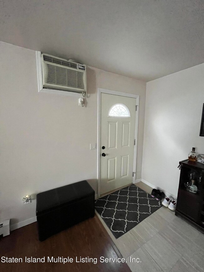 141 Charleston Ave unit 2, Staten Island, NY 10309 - photo 3