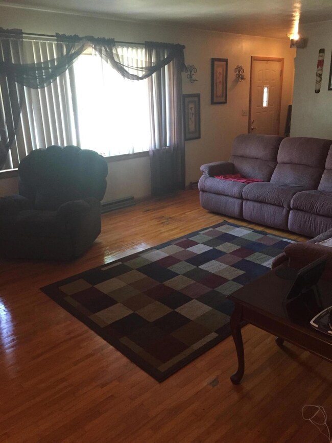 1524 Hazel lr