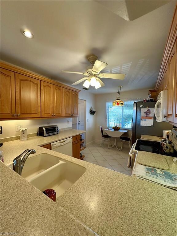 10686 Gulf Shore Dr unit 304, Naples, FL 34108 - photo 4