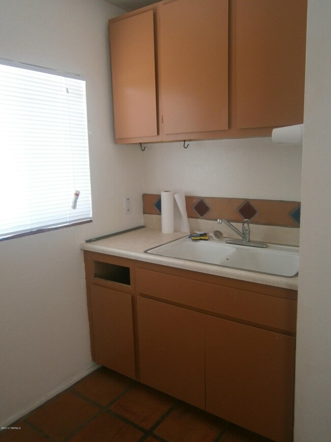 1231 E Water St unit B, Tucson, AZ 85719 - photo 2