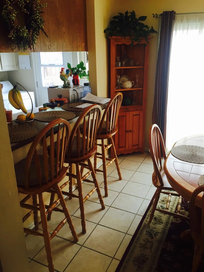 Diningroom-b