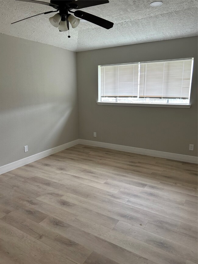 5802 Caruso Forest Dr, Houston, TX 77088 - photo 2