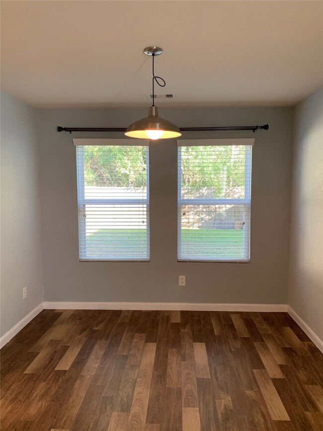 9913 Kingfisher Dr, Conroe, TX 77385 - photo 4