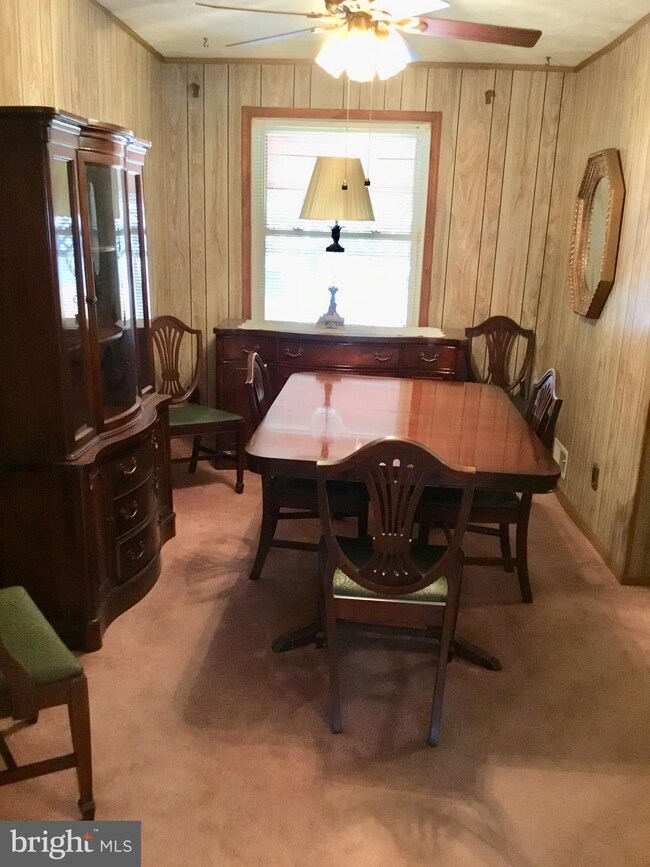 947 Arncliffe Rd, Essex, MD 21221 - photo 4