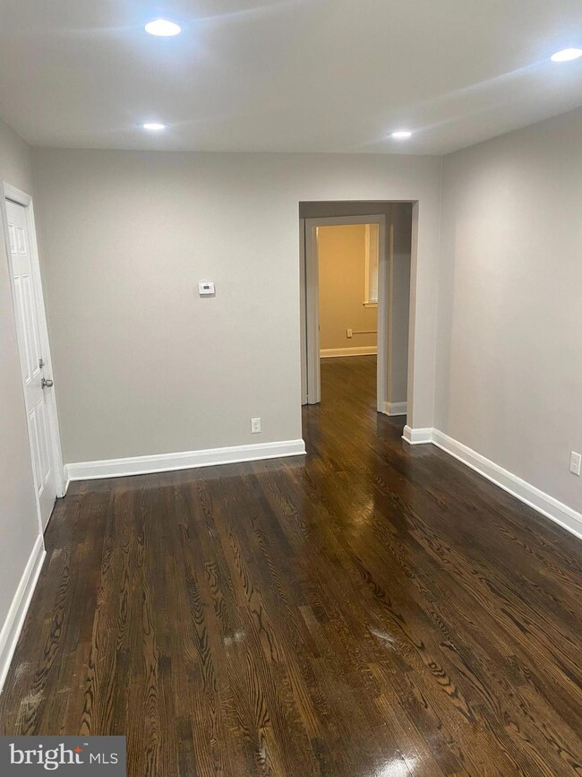 6127 Chinquapin Pkwy unit 1, Baltimore, MD 21239 - photo 2