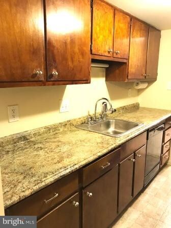 8220 Wycliffe Ct, Manassas, VA 20109 - photo 7