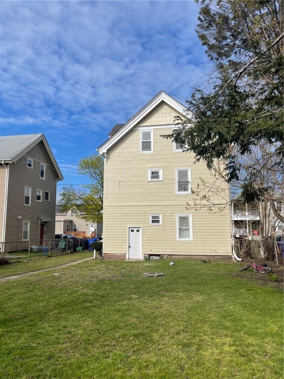 201 Dunnell Ave, Pawtucket, RI 02860 - photo 3