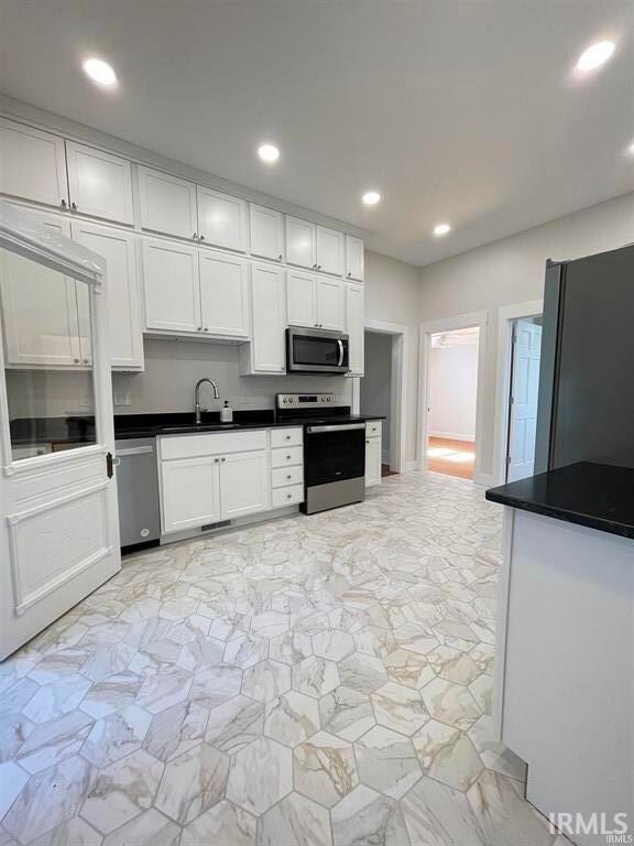 402 W Jennings St, Newburgh, IN 47630 - photo 4