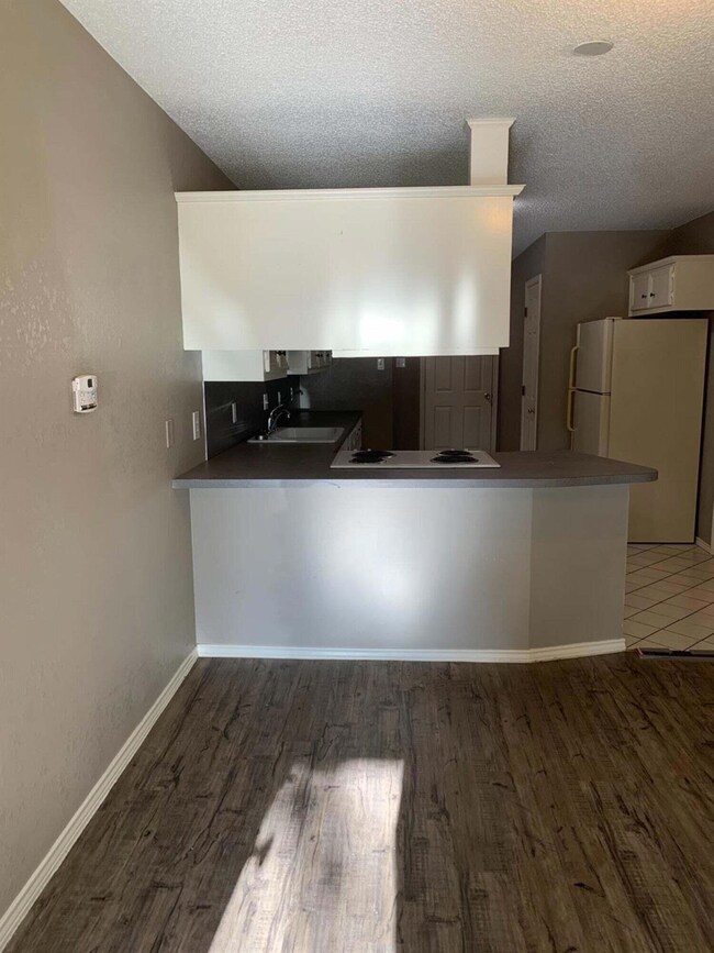 8308 Raleigh Ave unit A, Lubbock, TX 79424 - photo 3