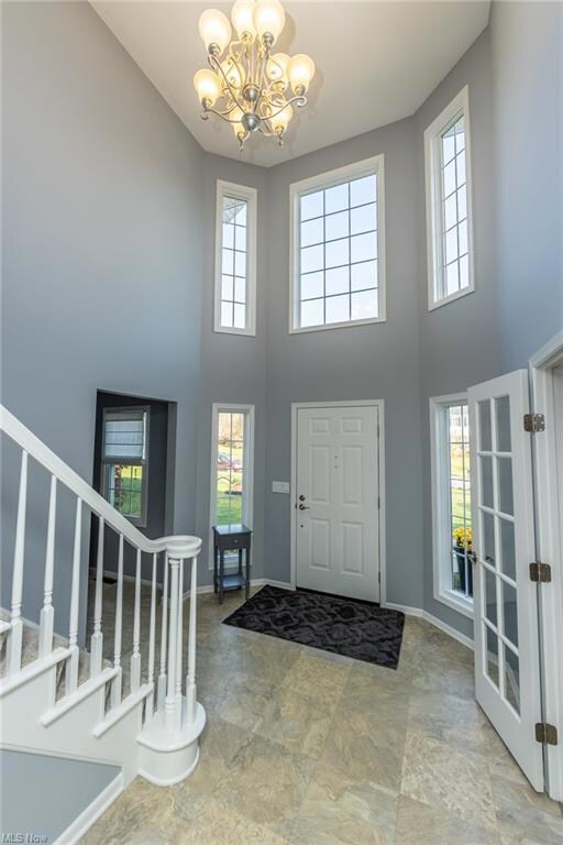 2-Story Foyer w/winding staircase
