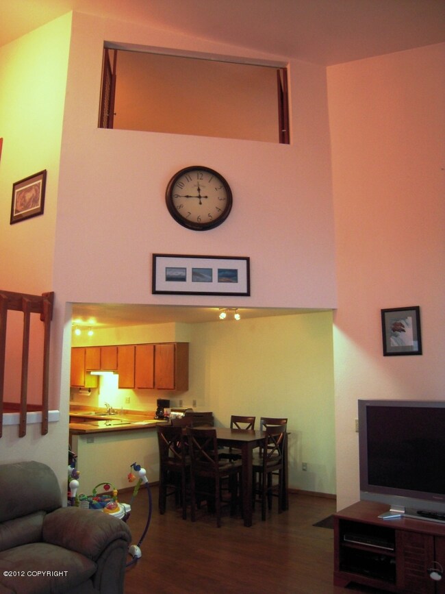 2-sty Liv Rm opens to Dining & Kitchen