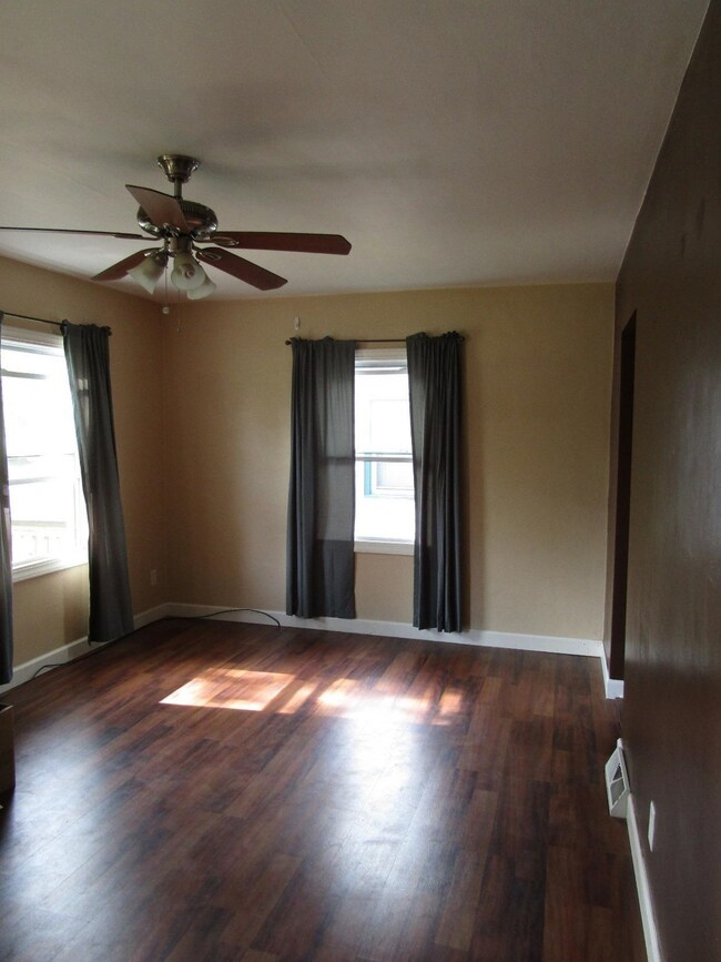 207 N Raymond St, Griffith, IN 46319 - photo 2