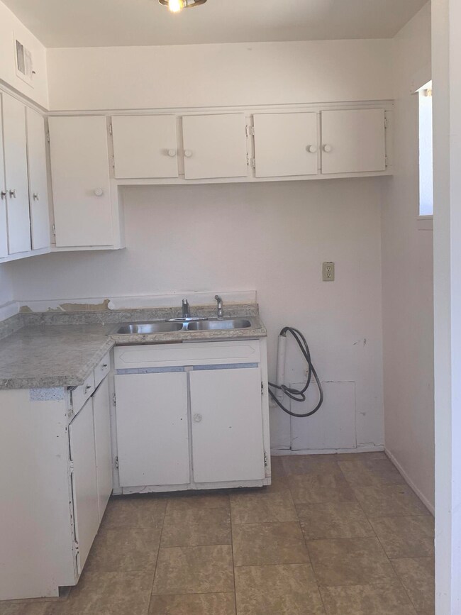 703 Hilton Ave, El Paso, TX 79907 - photo 4