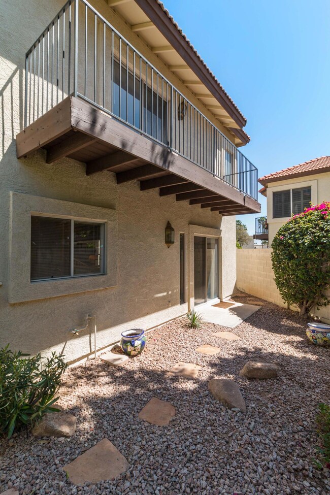 SIDE YARD