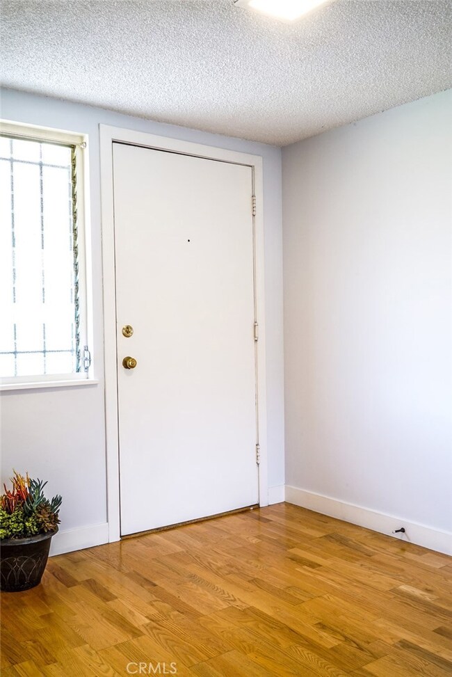 938 S Orange Grove Blvd unit D, Pasadena, CA 91105 - photo 7