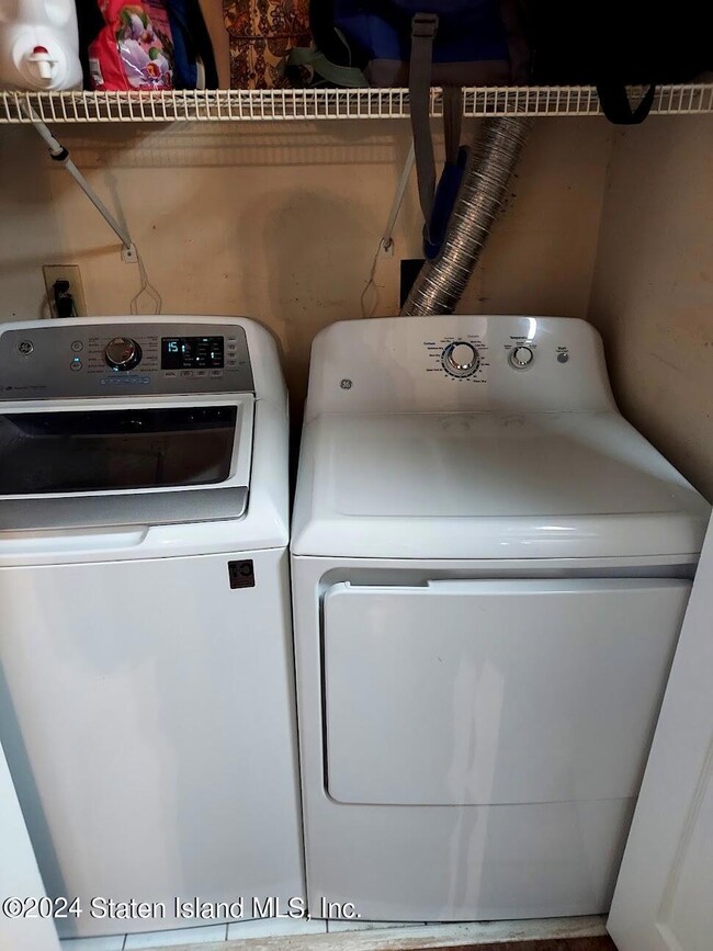 WASHER DRYER ROOM