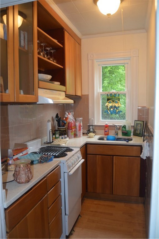 15 Roma St unit 1, Bristol, RI 02809 - photo 2