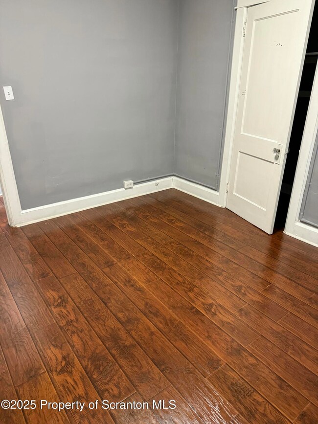 834 Monroe Ave unit 2nd Floor, Scranton, PA 18510 - photo 5